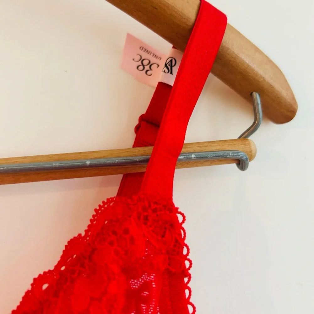 ❤️ VS Red Lace Bra, 38C NWT ❤️ - Picture 9 of 9